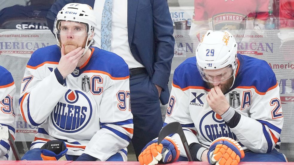 Für McDavid (l) und Draisaitl gab es in Florida wieder eine riesengroße Enttäuschung. Foto: Nathan Denette/The Canadian Press/AP/dpa