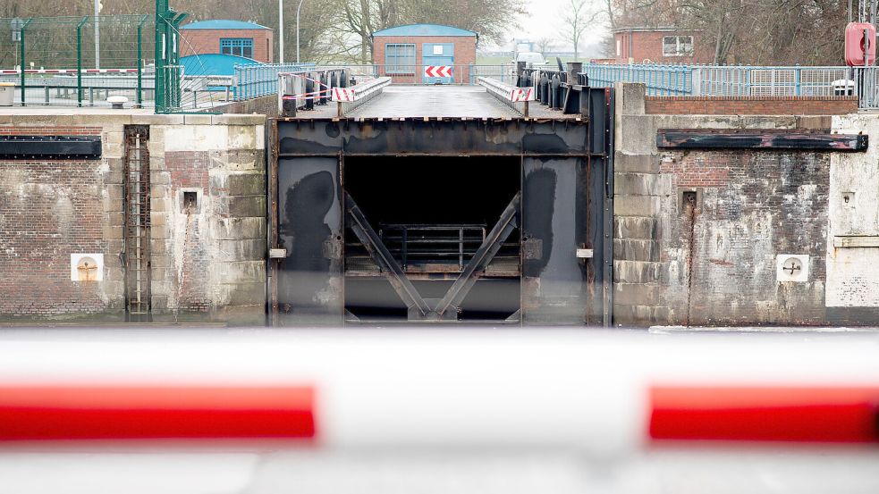 Wird wieder auf Vordermann gebracht: die Große Seeschleuse in Emden. Foto: dpa/Hauke-Christian Dittrich