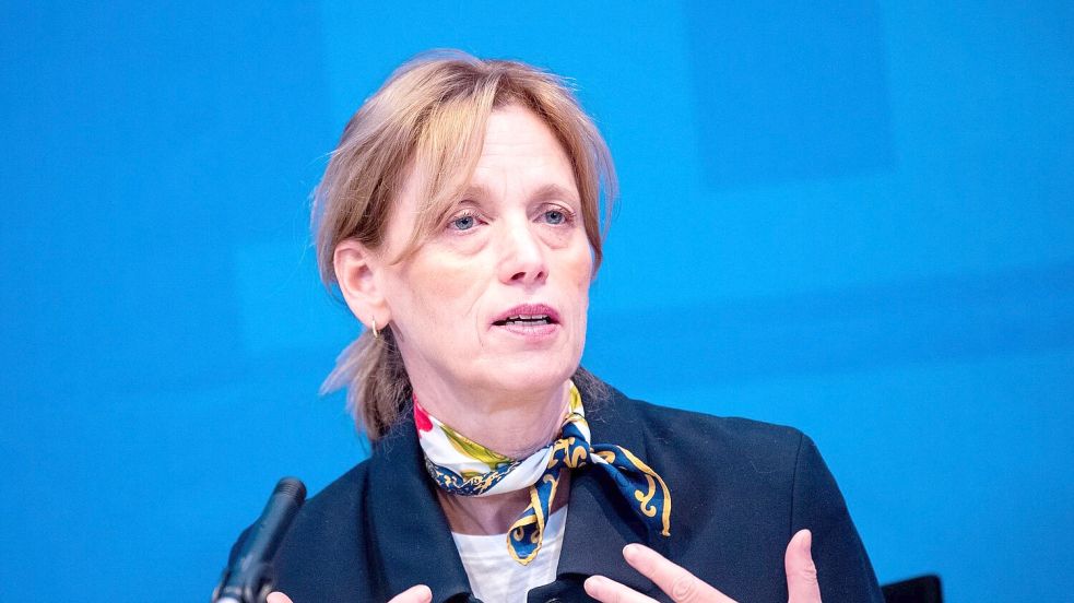 Kitas sind Ländersache. Bundesfamilienministerin Karin Prien (CDU) ist gegen pauschale Lösungen. (Archivbild) Foto: Daniel Bockwoldt/dpa