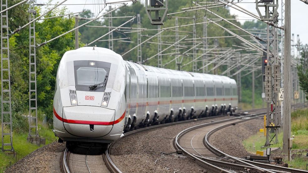 In diesem Jahr soll die Strecke Hamburg-Berlin saniert werden. (Archivbild) Foto: Soeren Stache/dpa