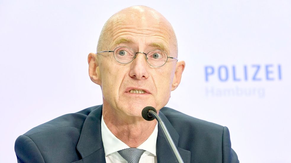 „Die Taten übersteigen menschliche Vorstellungen“, sagte Generalstaatsanwalt Jörg FRöhlich. Foto: Georg Wendt/dpa