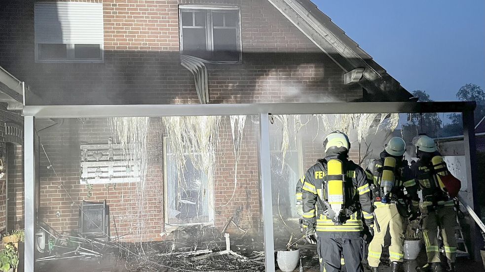 Ein Übergreifen des Feuers auf das Wohnhaus konnte verhindert werden. Foto: Timo de Vries