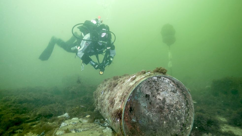 Für den Experten Jens Greinert ist eine Bergung der Munitionsaltlasten aus den küstennahen Ostseegewässern in Deutschland bis Ende der 2040er Jahre möglich. (Symbolbild) Foto: Jana Ulrich/Forschungstauchzentrum CAU Kiel/dpa