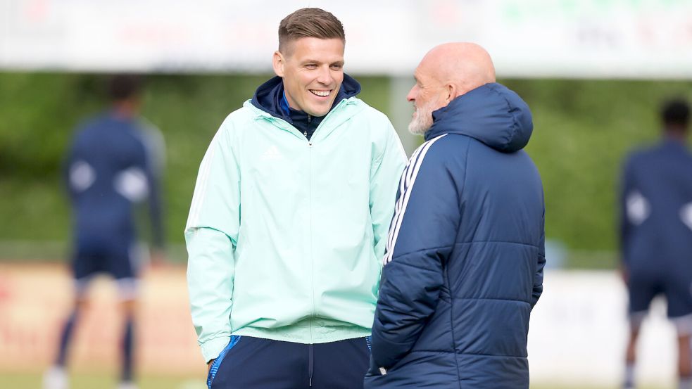 Bastian Dassel freut sich, viel von Stefan Emmerling zu lernen. Foto: Doden/Emden