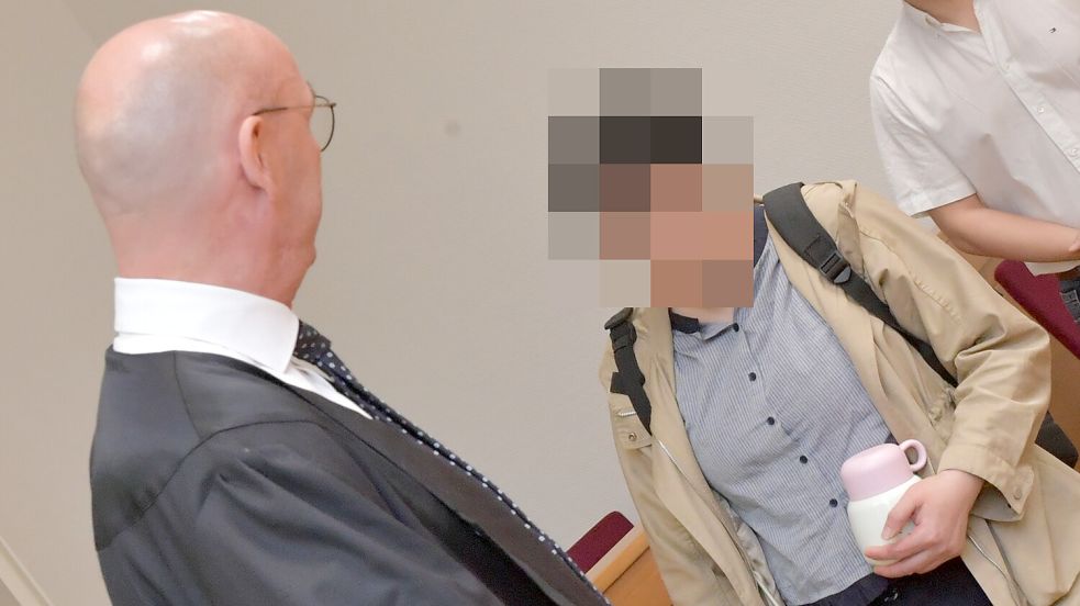 Strohfrau oder Drahtzieherin? Das Bild zeigt die angeklagte 50-Jährige am ersten Prozesstag. Foto: Klaus Ortgies