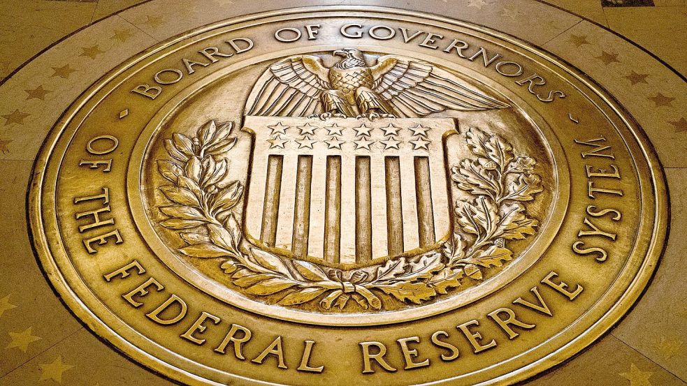 Die US-Notenbank zeigt dem US-Präsidenten weiter die kalte Schulter und belässt den Leitzins auf einem relativ hohen Niveau. Foto: Andrew Harnik/AP/dpa