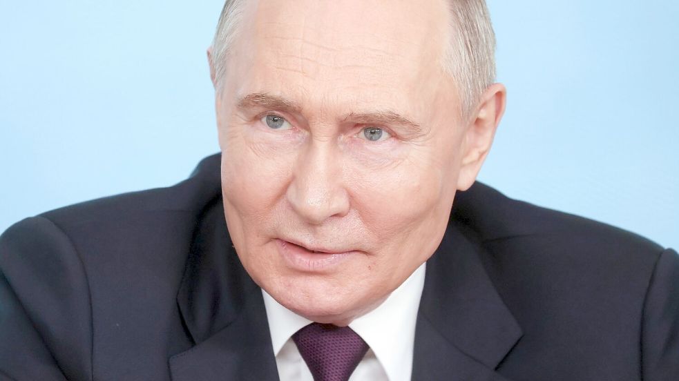 Der russische Präsident Wladimir Putin antwortet auf Fragen von Vertretern von Weltnachrichtenagenturen. (Archivbild) Foto: Valentina Pevtsova/Pool Sputnik Kremlin/AP/dpa