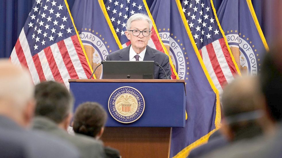 Die Federal Reserve mischt sich nicht in die Politik ein - doch die von US-Präsident Donald Trumps Zollpolitik ausgelöste Unsicherheit macht es den Notenbankern schwer, ihren Kurs festzulegen. Foto: Mark Schiefelbein/AP/dpa