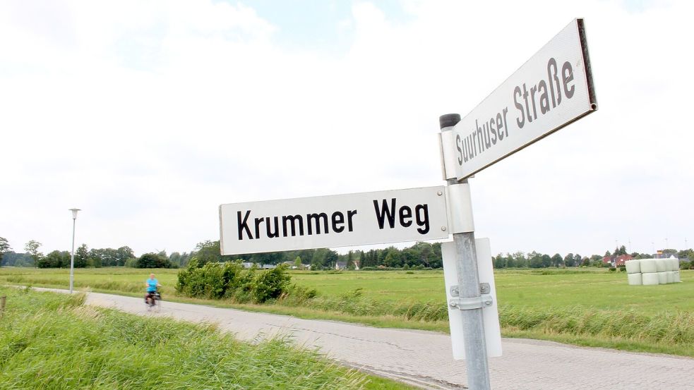 Lange ein Sorgenkind der Gemeinde Hinte und nun endlich wieder befahrbar: der Krumme Weg zwischen dem Gewerbegebiet und Osterhusen und Suurhusen. Foto: Heinz Wagenaar/Archiv