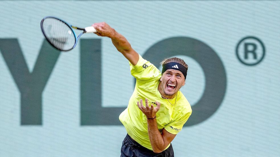 Alexander Zverev hat sich in Halle ins Viertelfinale gekämpft. Foto: David Inderlied/dpa