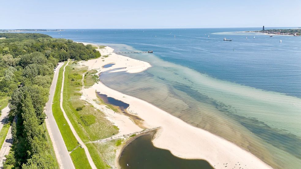 Eine exzellente Badewasserqualität wurde auch in der Nähe des Falckensteiner Strands nördlich von Kiel gemessen. Foto: Georg Wendt/dpa