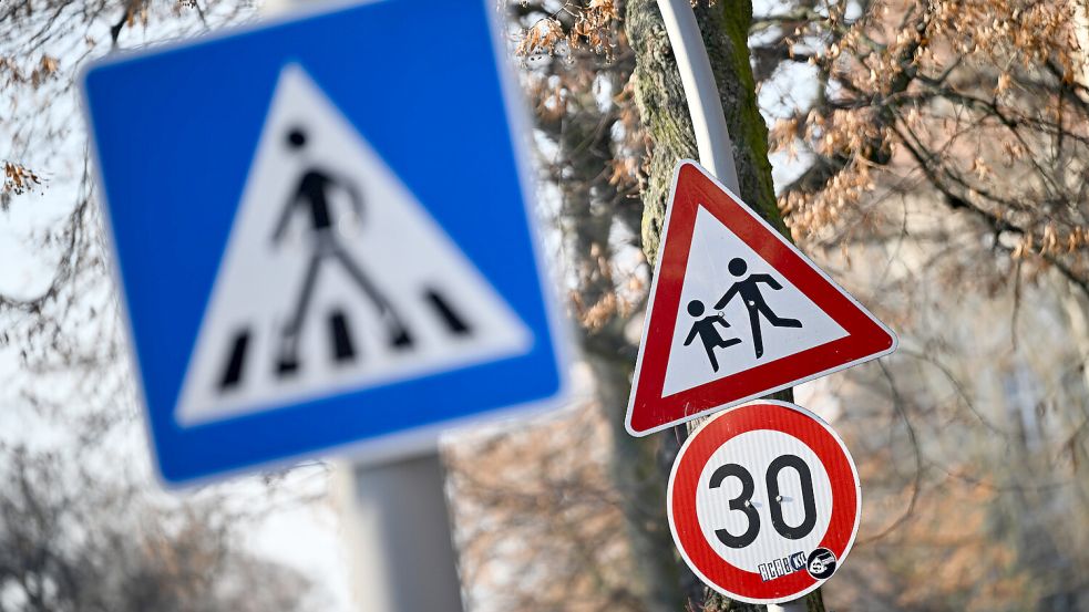 Der Rat der Stadt Aurich hat die dauerhafte Einrichtung einer Tempo-30-Zone vor dem Ulricianum beschlossen. Foto: DPA
