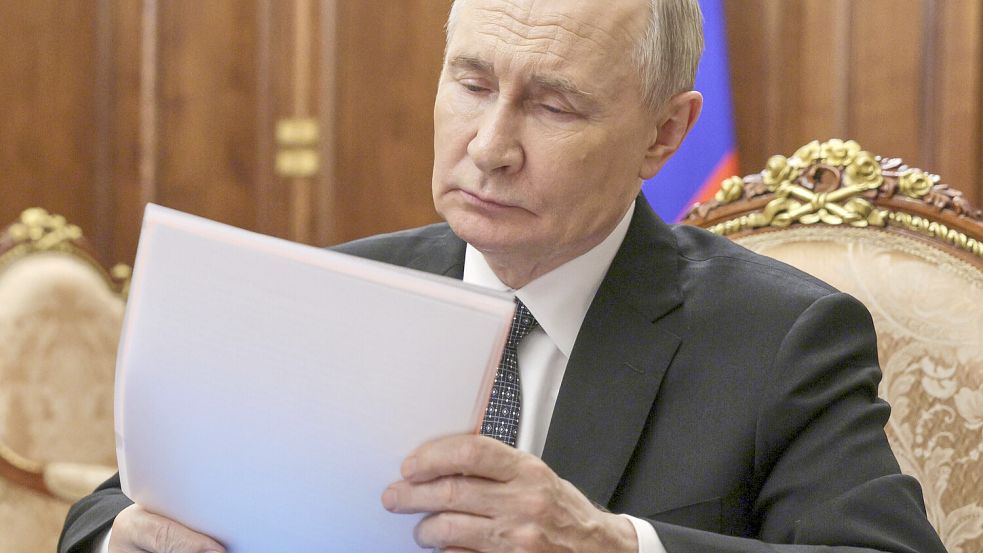 Ernüchternde Zahlen aus der Wirtschaft bringen Russlands Präsident Wladimir Putin zunehmend in die Bredouille. Foto: dpa/picture alliance/Pool Sputnik Kremlin via AP/Gavriil Grigorov