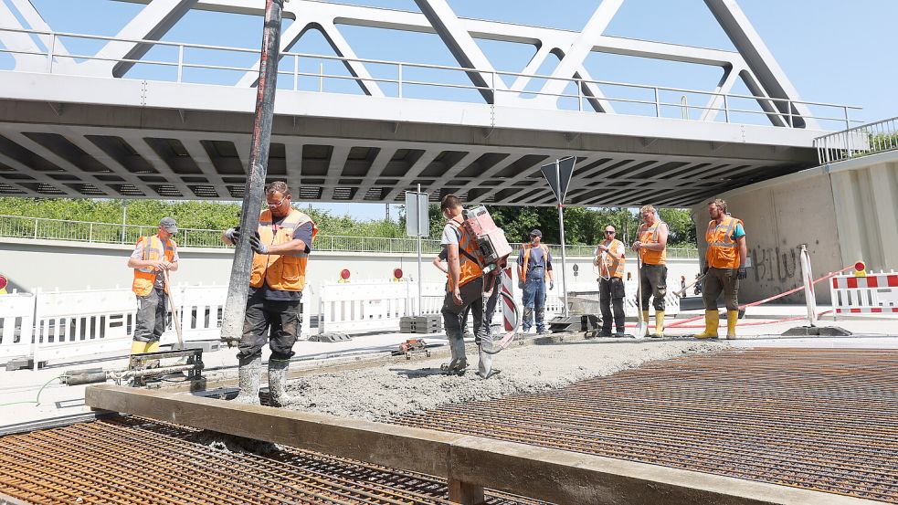 Am Freitag, 20. Juni 2025, sind die letzten vier von acht Betonfeldern gegossen worden. Fotos: Jens Doden