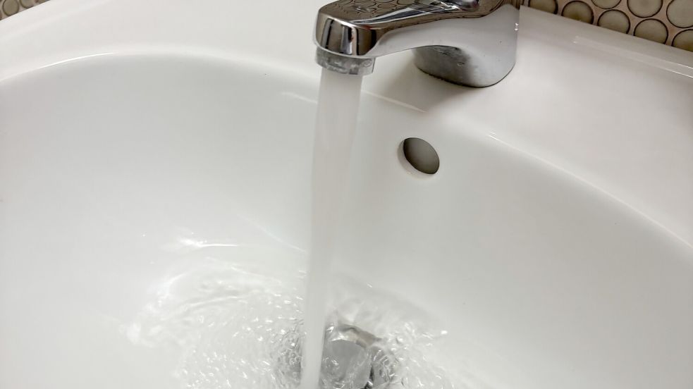 Kaum zu glauben, aber ein Zwei-Personen-Haushalt im Saterland soll 2024 rund 515.000 Trinkwasser verbraucht haben. Symbolfoto: Horst Kruse