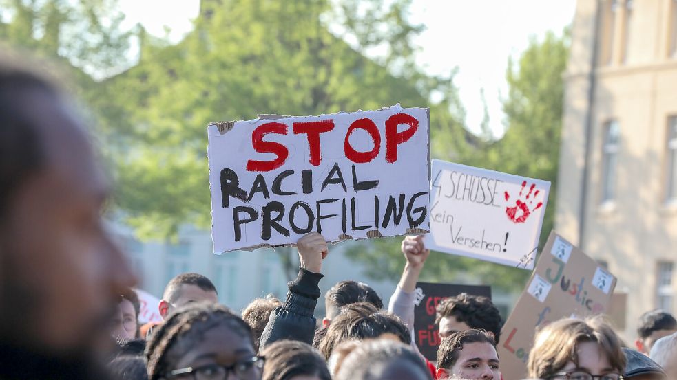 Der Tod von Lorenz A. beschäftigt auch People of Color in Ostfriesland. Aber auch Alltagsrassismus und der Rechtsruck in der Gesellschaft sorgen für ein latentes Gefühl der Angst und Unsicherheit. Symbolfoto: Claus Hock