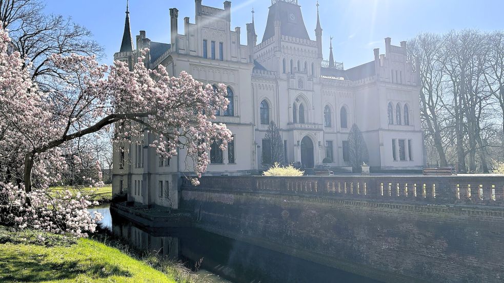 Das Schloss Evenburg ist besonders bei gutem Wetter ein beliebtes Ausflugsziel. Foto: Vera Vogt/Archiv