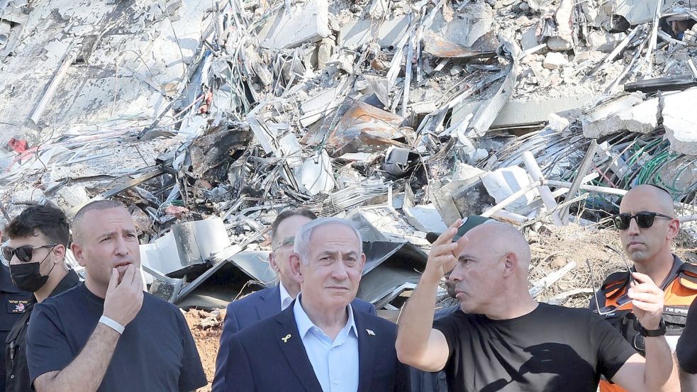 Israels Ministerpräsident Benjamin Netanjahu äußert sich zu den anhaltenden Raketenangriffen aus dem Iran Foto: Jack Guez/POOL AFP via AP/dpa