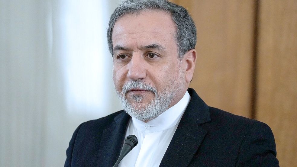 Der iranische Außenminister nimmt in Istanbul an einem Treffen der Organisation für islamische Zusammenarbeit teil. (Archivbild) Foto: Vahid Salemi/AP/dpa