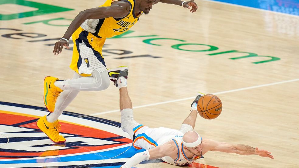 Pascal Siakam (links) und Alex Caruso sind die beiden einzigen Spieler, die schon mal NBA-Champion waren. Foto: Nate Billings/AP/dpa