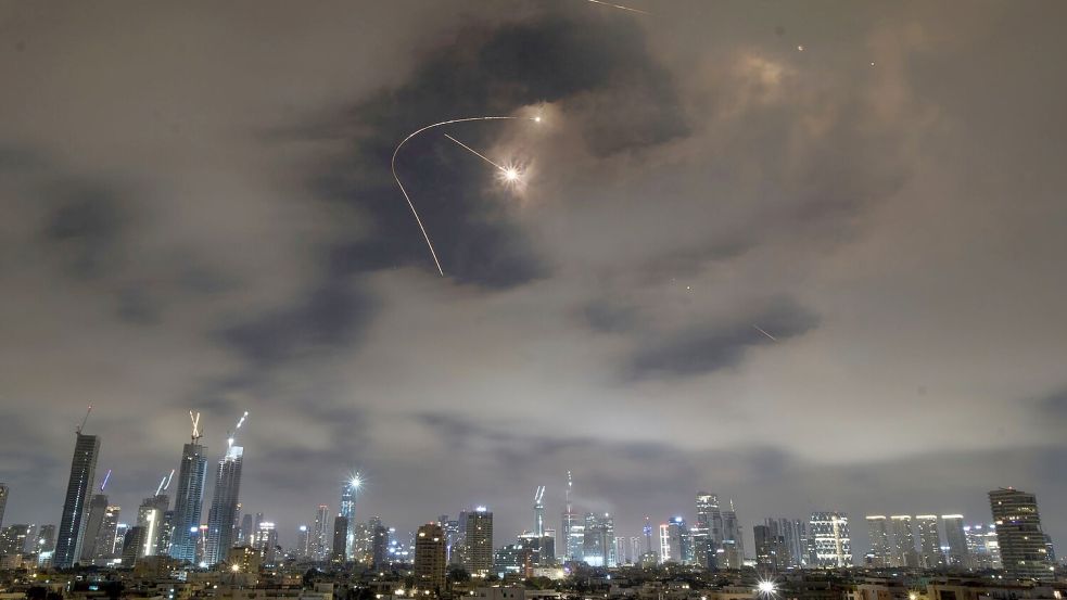 Israel und der Iran greifen sich weiter gegenseitig an. Foto: Leo Correa/AP/dpa