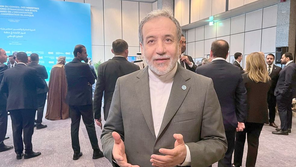 Der iranische Außenminister Abbas Araghtschi nimmt in Istanbul an einem Treffen der Organisation für islamische Zusammenarbeit teil. Foto: Mehmet Guzel/AP/dpa