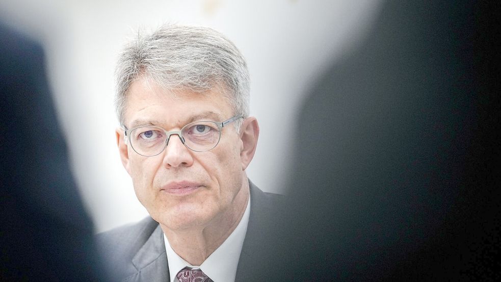 Der neue Verkehrsminister ist mit der Leistung der Deutschen Bahn unzufrieden. Foto: Kay Nietfeld/dpa