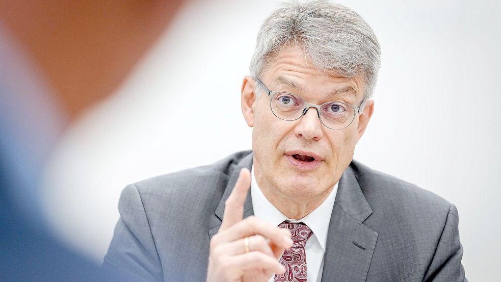 Der neue Verkehrsminister ist mit der Leistung der Deutschen Bahn unzufrieden. Foto: Kay Nietfeld/dpa