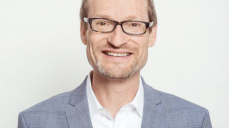 Dr. Kay Ruge vertritt die Interessen der deutschen Landkreise in der Flüchtlingspolitik und warnt: Die Kommunen seien schon jetzt „flächendeckend überfordert“. Foto: Landkreistag / Dr. Markus Mempel