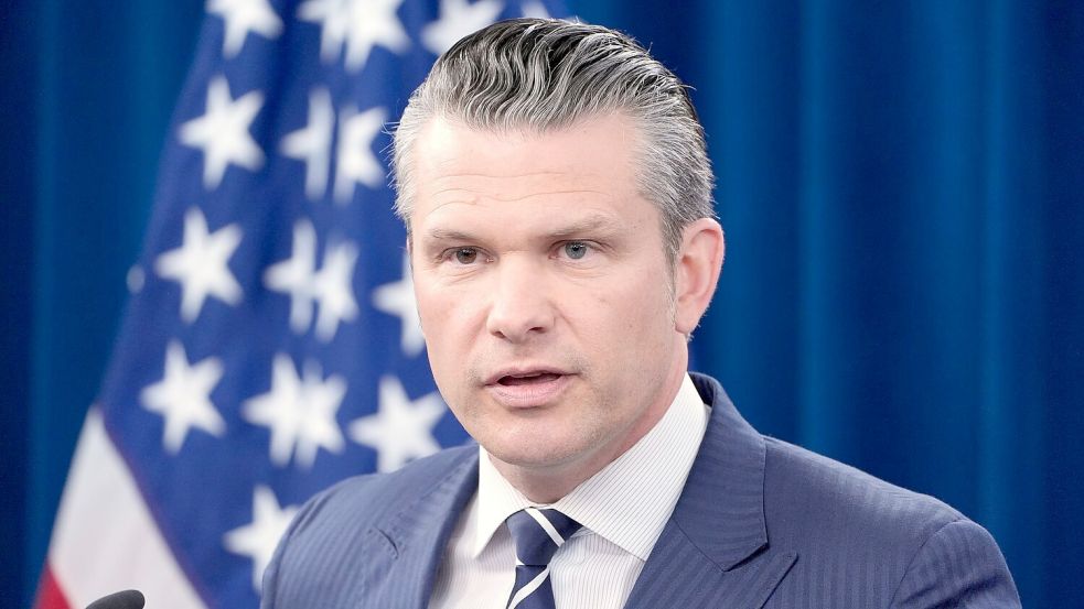 US-Verteidigungsminister Pete Hegseth spricht vom längsten Einsatz der Tarnkappenbomber seit 2001. Foto: Alex Brandon/AP/dpa