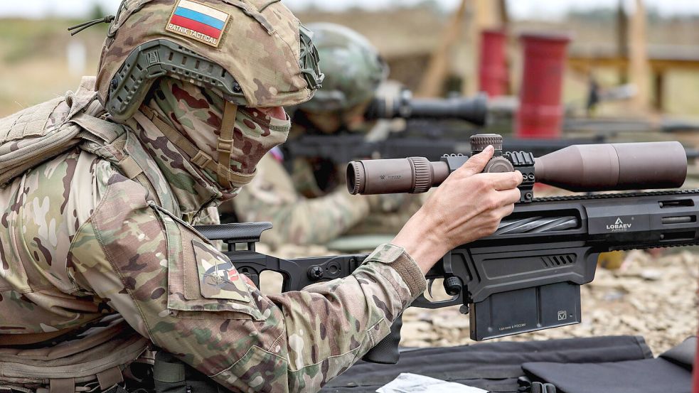 Russische Verluste in der Ukraine übertreffen frühere Kriege bei weitem: Hier trainiert ein Soldat der russischen Streitkräfte die Abwehr von Drohnen. Foto: IMAGO/ ITAR-TASS