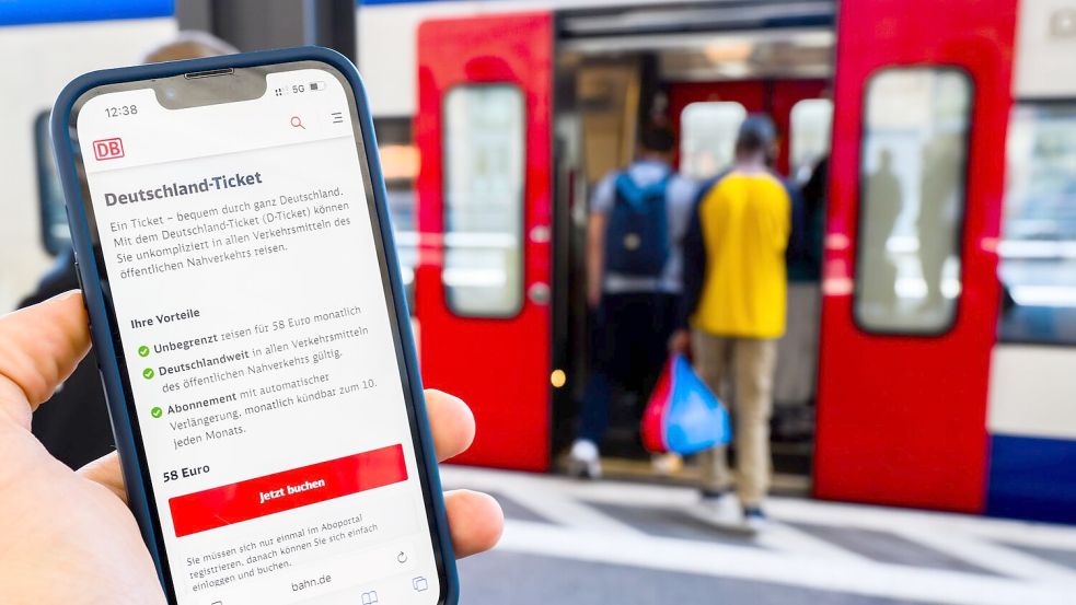 13,5 Millionen Abonnenten des Deutschlandtickets gibt es - aber auch Betrug rund um das Abo. (Archivbild) Foto: Julian Stratenschulte/dpa