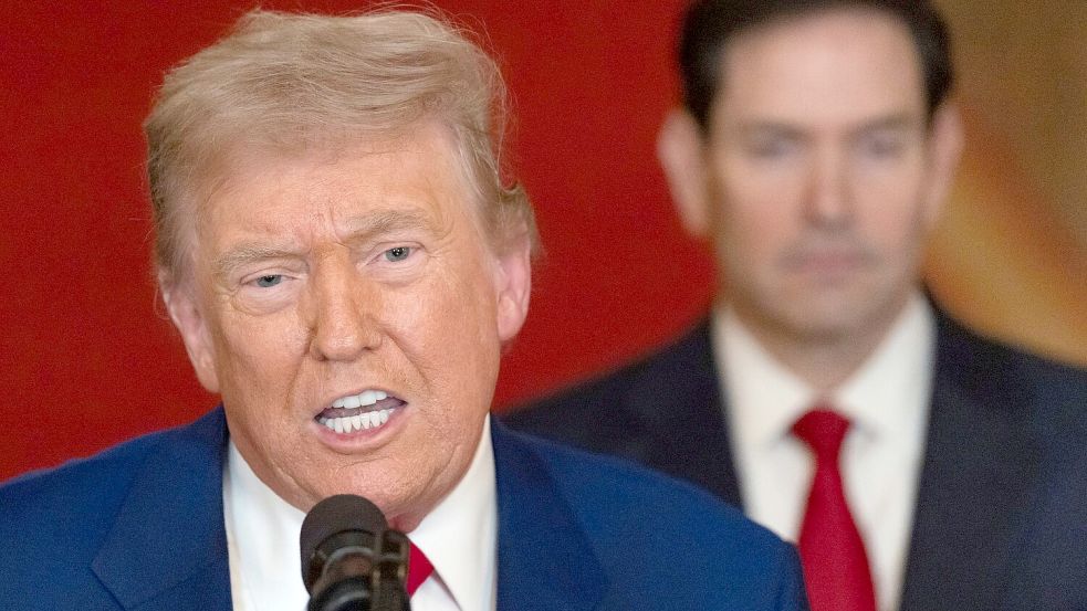 Trump kokettiert mit der Idee eines Machtwechsels im Iran. Foto: Carlos Barria/Reuters Pool via AP/dpa