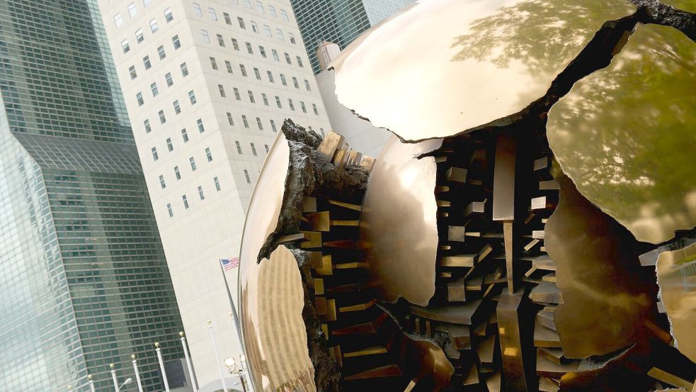 Seine Werke sind weltweit zu sehen – auch vor dem UN-Hauptquartier in New York. (Archivbild) Foto: picture alliance / dpa