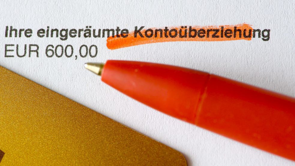 Die Frage einer Deckelung von Dispo-Zinsen wird in dem Entwurf nicht thematisiert. (Symbolbild) Foto: Robert Michael/dpa-Zentralbild/dpa