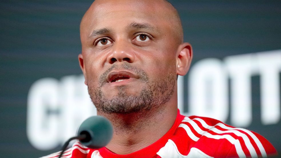 Vincent Kompany äußert sich zur WM-Rolle von Manuel Neuer. Foto: Sven Hoppe/dpa