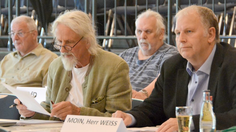 Heinrich Ubben (rechts) und Edgar Weiss haben die Freie Wählergemeinschaft im Kreistag verlassen. Foto: Aiko Recke