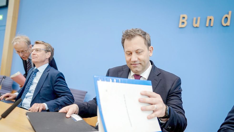 Finanzminister Klingbeil stellt seine Etatpläne in Berlin vor. Foto: Kay Nietfeld/dpa
