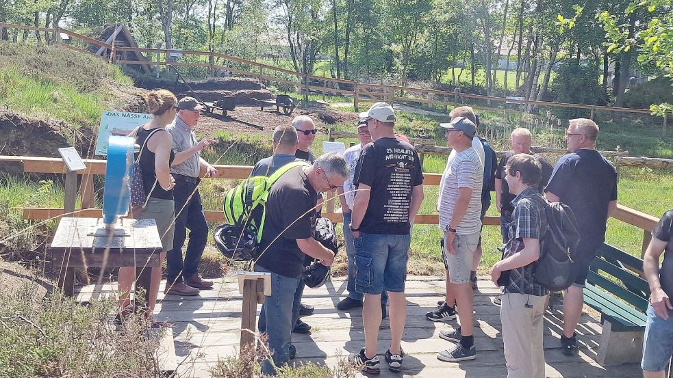 Moorkundliche Wanderungen ergänzen das Angebot.