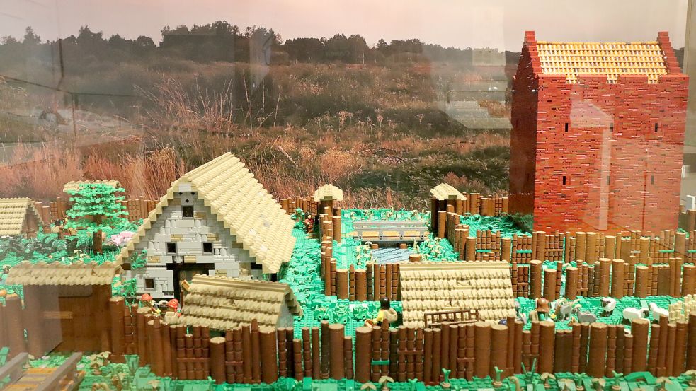 In Legosteinen ist die Burg in Bunderhee wiederauferstanden, wo heute noch das Steinhaus steht.