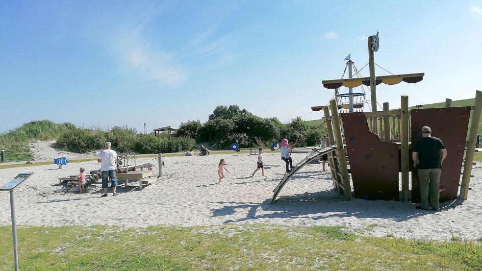Der auch schon als Ostfriesenwitz betitelte Trockenstrand in Upleward bietet vieles, aber eben kein echtes Meeresrauschen. Foto: Touristik GmbH Krummhörn-Greetsiel