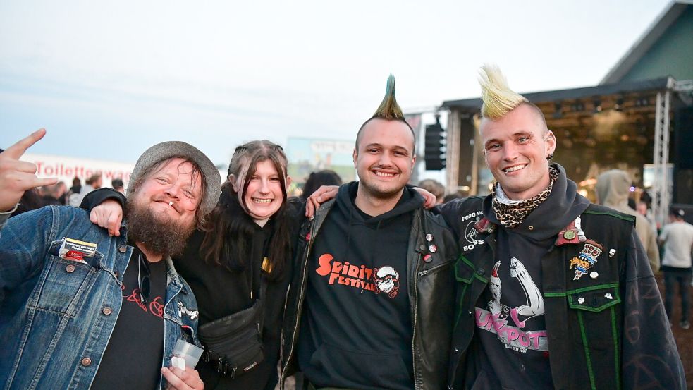 Am Wochenende findet in Manslagt das „Let The Bad Times Roll“-Festival statt. Es werden etwa 1500 Musikfans erwartet. Dieses Foto wurde 2024 gemacht. Foto: Heinz Wagenaar/Archiv