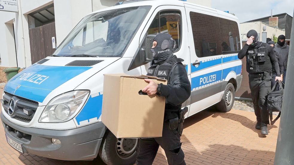 Insgesamt sitzen inzwischen acht mutmaßliche Mitglieder der rechtsextremistischen Vereinigung „Letzte Verteidigungswelle“ in Untersuchungshaft. Foto: Bernd Wüstneck/dpa