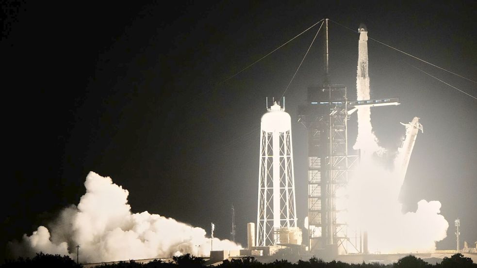 Erstmals sind ein Inder, ein Ungar und ein Pole zur Raumstation ISS gestartet. Foto: John Raoux/AP/dpa