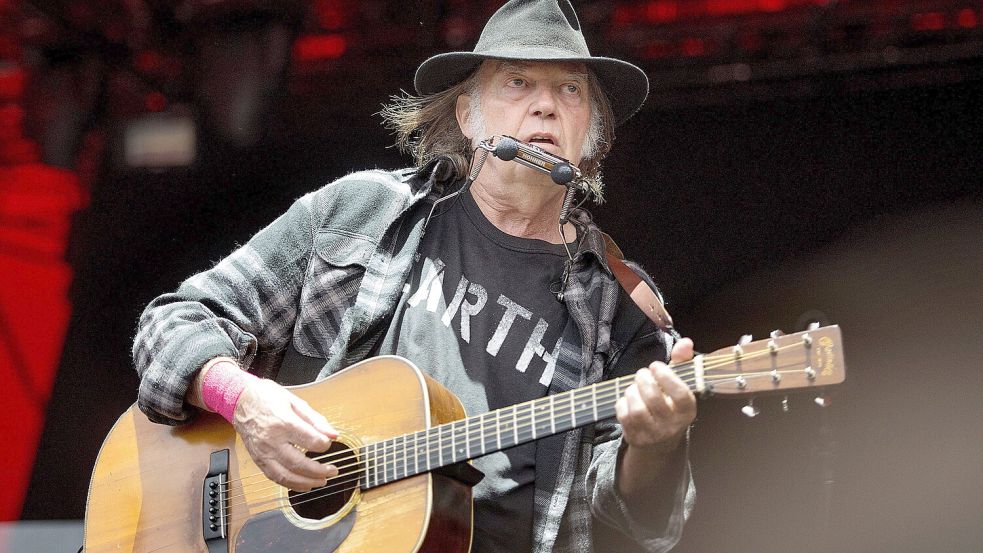 Mittlerweile selbst „Old Man“: Der kanadische Musiker Neil Young macht seit über 60 Jahren Musik. Foto: Nils Meilvang/EPA/DPA