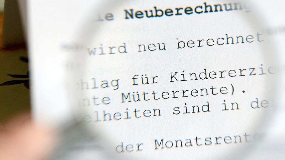 Bis die ausgeweitete Müterrente ausgezahlt wird, dauert es noch. Foto: picture alliance / dpa