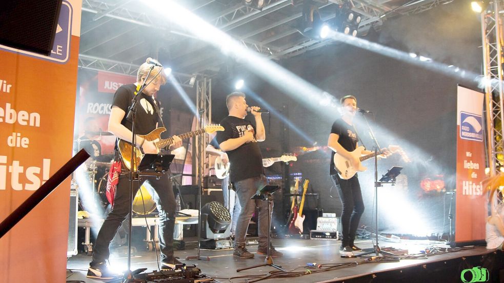 Die Band Rock Shots tritt bei der großen Party am Sonnabend auf. Foto: Hans-Jürgen Uken-Lemke/Archiv