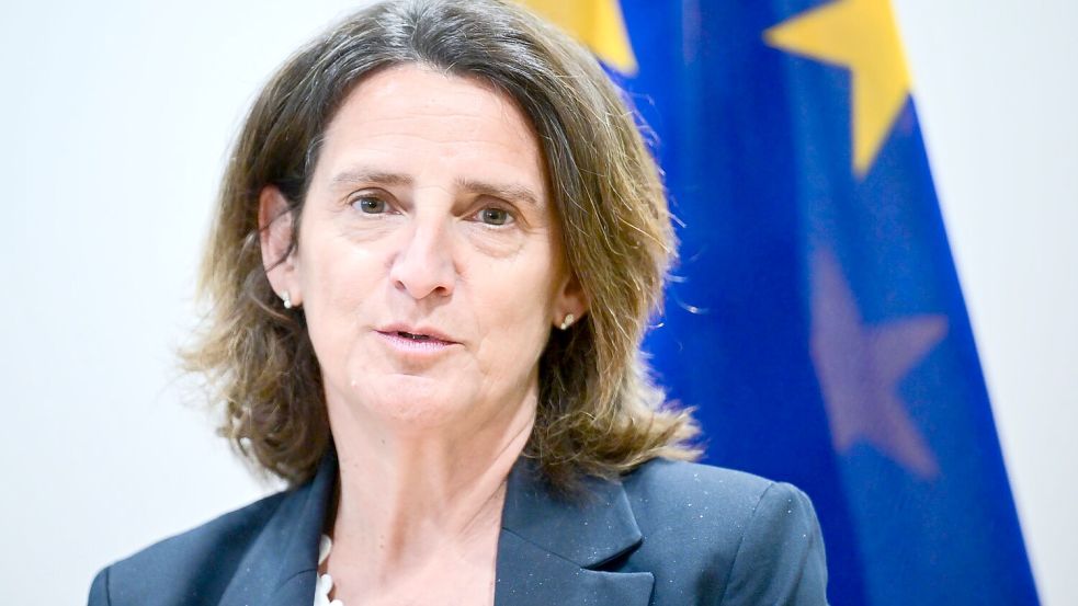 Die EU-Kommission erlaubt den Mitgliedsstaaten, energieintensive und im internationalen Wettbewerb stehende Firmen für eine Übergangszeit zu subventionieren. (Archivbild) Foto: Sebastian Christoph Gollnow/dpa