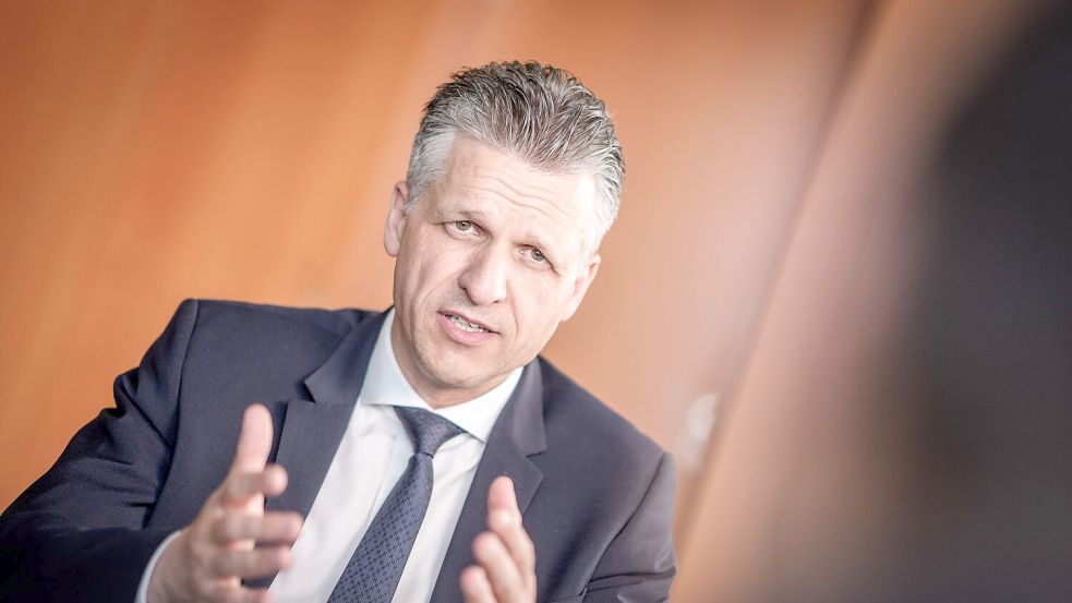Frei sieht Probleme bei der Durchsetzung von Altersbeschränkungen. Foto: Michael Kappeler/dpa