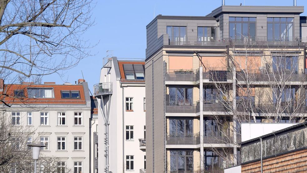 Die Mietpreisbremse gilt in Gegenden, die die jeweilige Landesregierung als Gebiet mit angespanntem Wohnungsmarkt bestimmt. (Symbolbild) Foto: Bernd von Jutrczenka/dpa